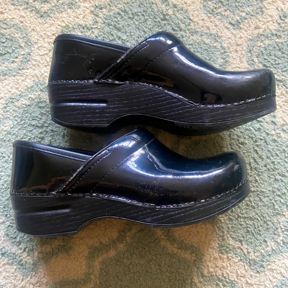 Newly new Dansko black patent leather clogs